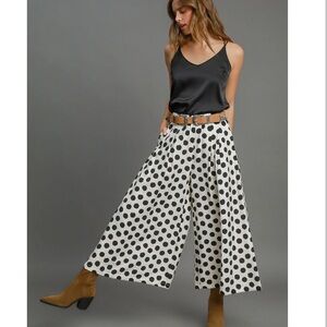 749. Polka dot wide leg flowy pull-on pant white and black